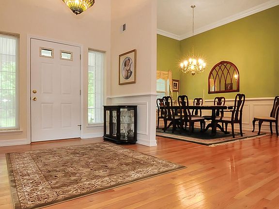 Entry Foyer, Open Floor Plan