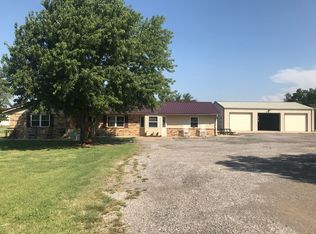 131 E Cedar St, Perry, OK 73077