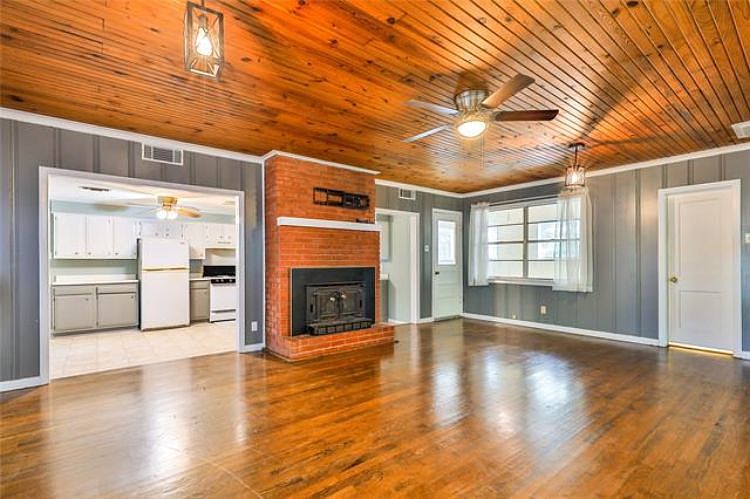 1st image of 608 W 10th St