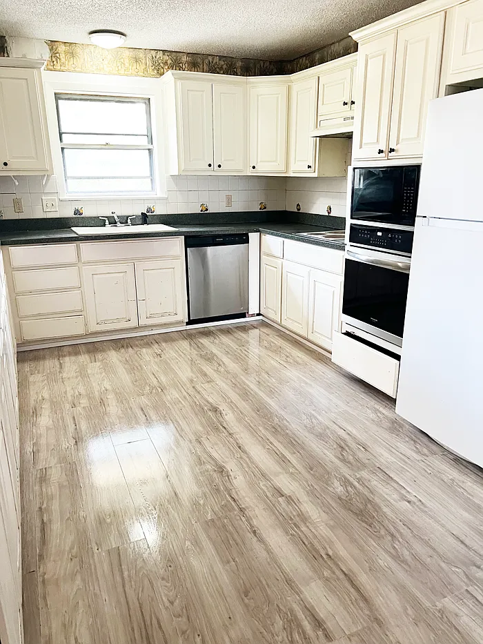 4 bed, 2432 sqft, $1,700 — Photo 1