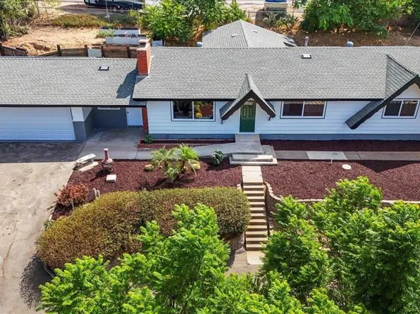 2446 E Vista Way, Vista, CA 92084