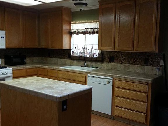 3rd image of 4240 Lakeview Dr