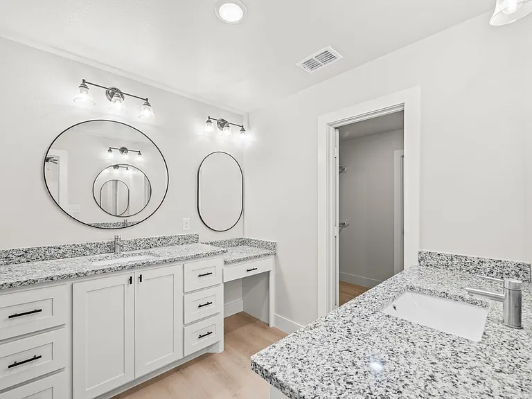 10505 East Cres #7400 — Photo 22
