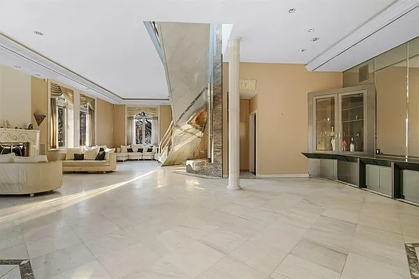 Sold by Movement Realty Group LLC | media 4