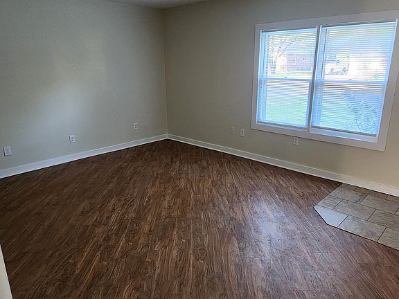 2nd image of 1949 N Garland Ave #1