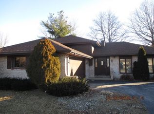 18257 Olde Farm Rd, Lansing, IL 60438