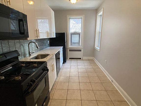 2nd image of 166 Harrison Ave APT 4