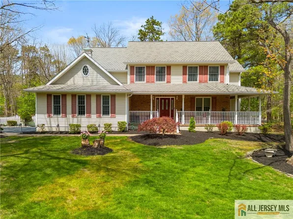 1 Pine View Ct, Monroe Township, NJ 08831