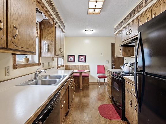 3rd image of 38470 Gerald Ave