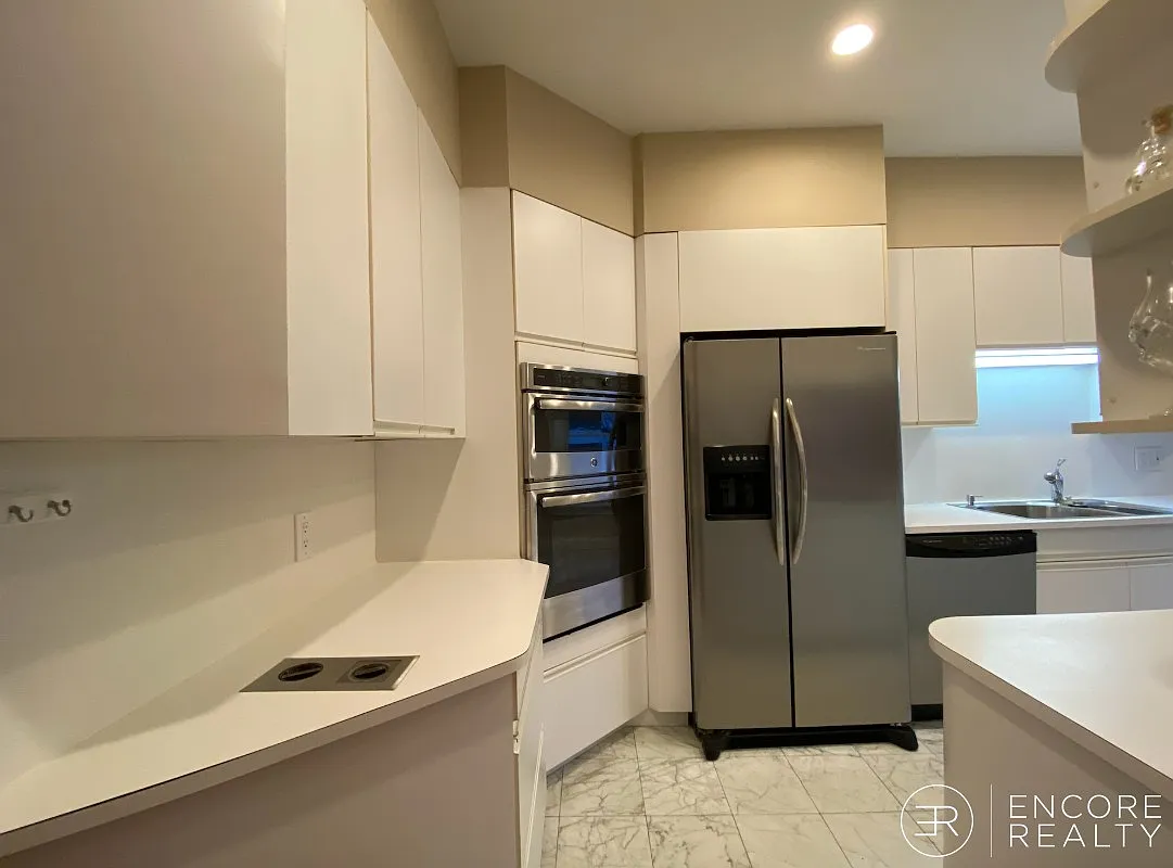 2 bed, 900 sqft, $4,400 — Photo 2