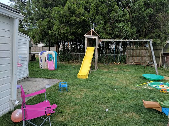 Big back yard! Swing set willstay
