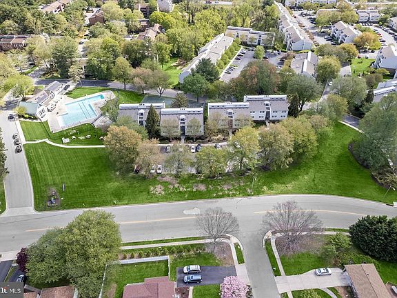 3rd image of Rockland Hills Dr