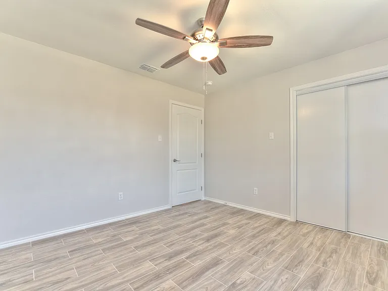 701 W Chavez St — Photo 8