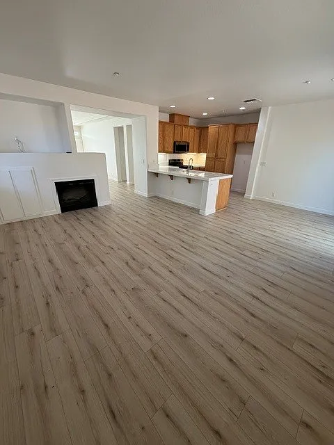 4 bed, 1985 sqft, $3,100 — Photo 3