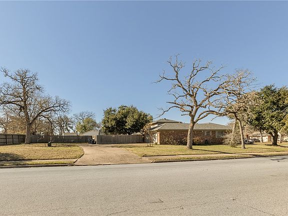 3rd image of 1316 Augustine Ct