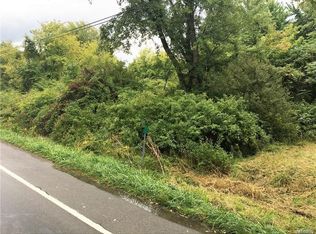 4556 E Lake Rd, Wilson, NY 14172