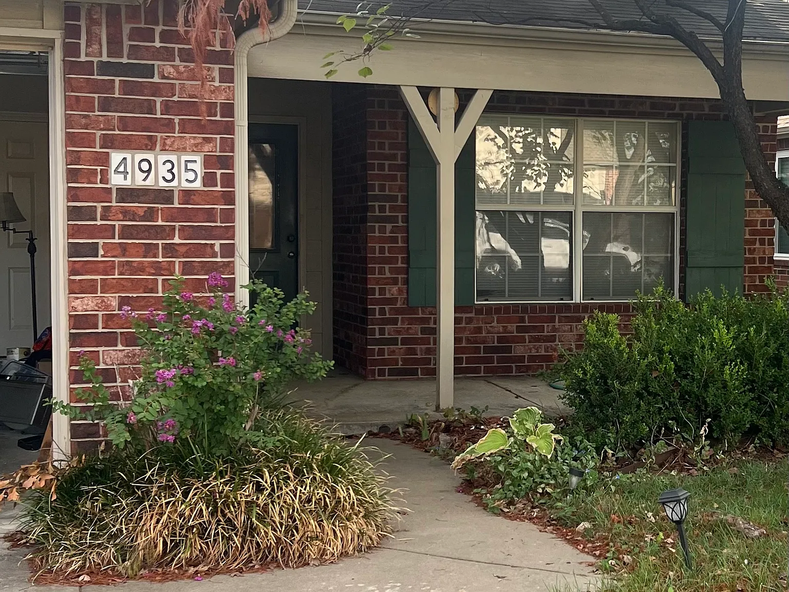 3 bed, 1300 sqft, $1,650 — Photo 1
