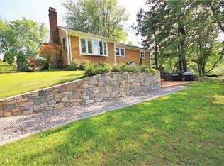 19 Totem Pole Trl, Smithfield, RI 02917