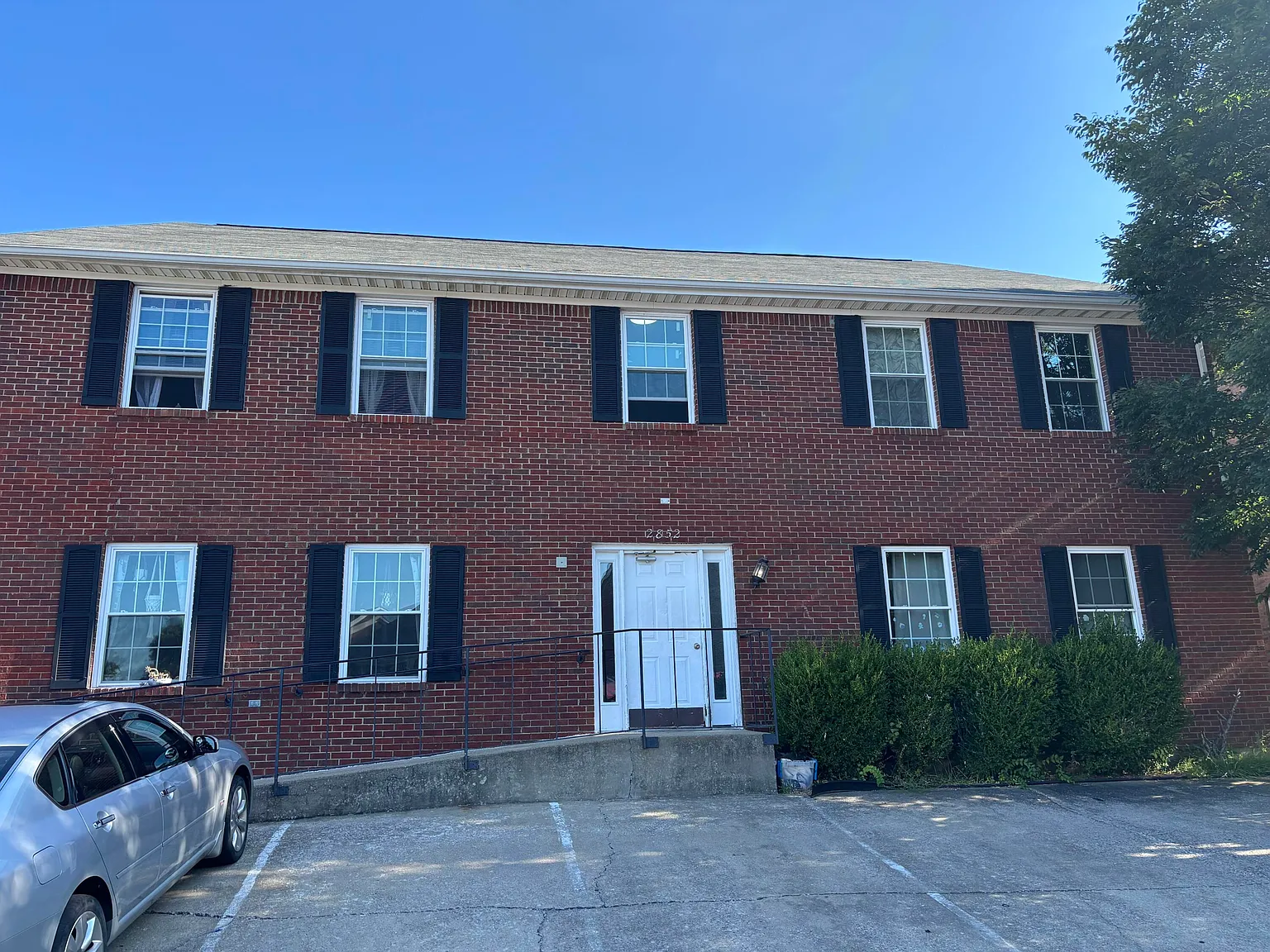 2 bed, 1.5 bath, 1200 sqft, $1,100 — Photo 1