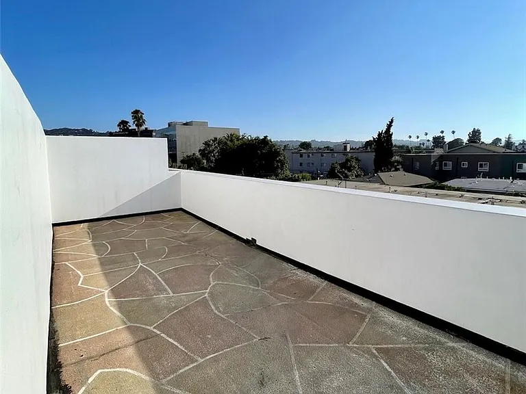 10844 Blix St #101 — Photo 23