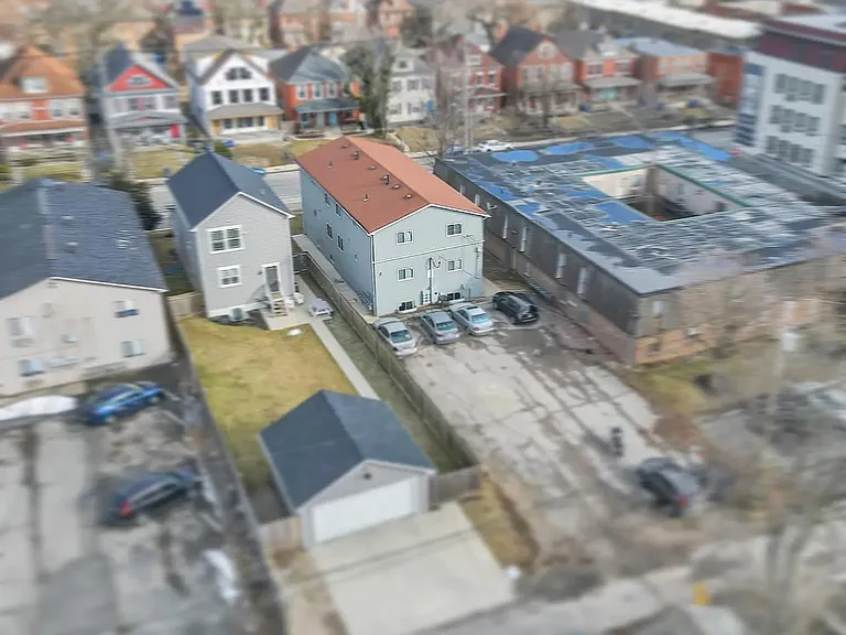 1235 Summit St #B — Photo 17