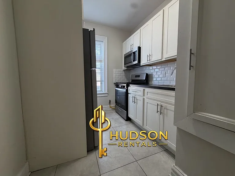 127 Corbin Ave #103 — Photo 1