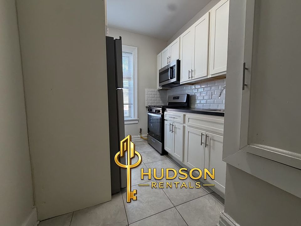 1st image of 127 Corbin Ave #103