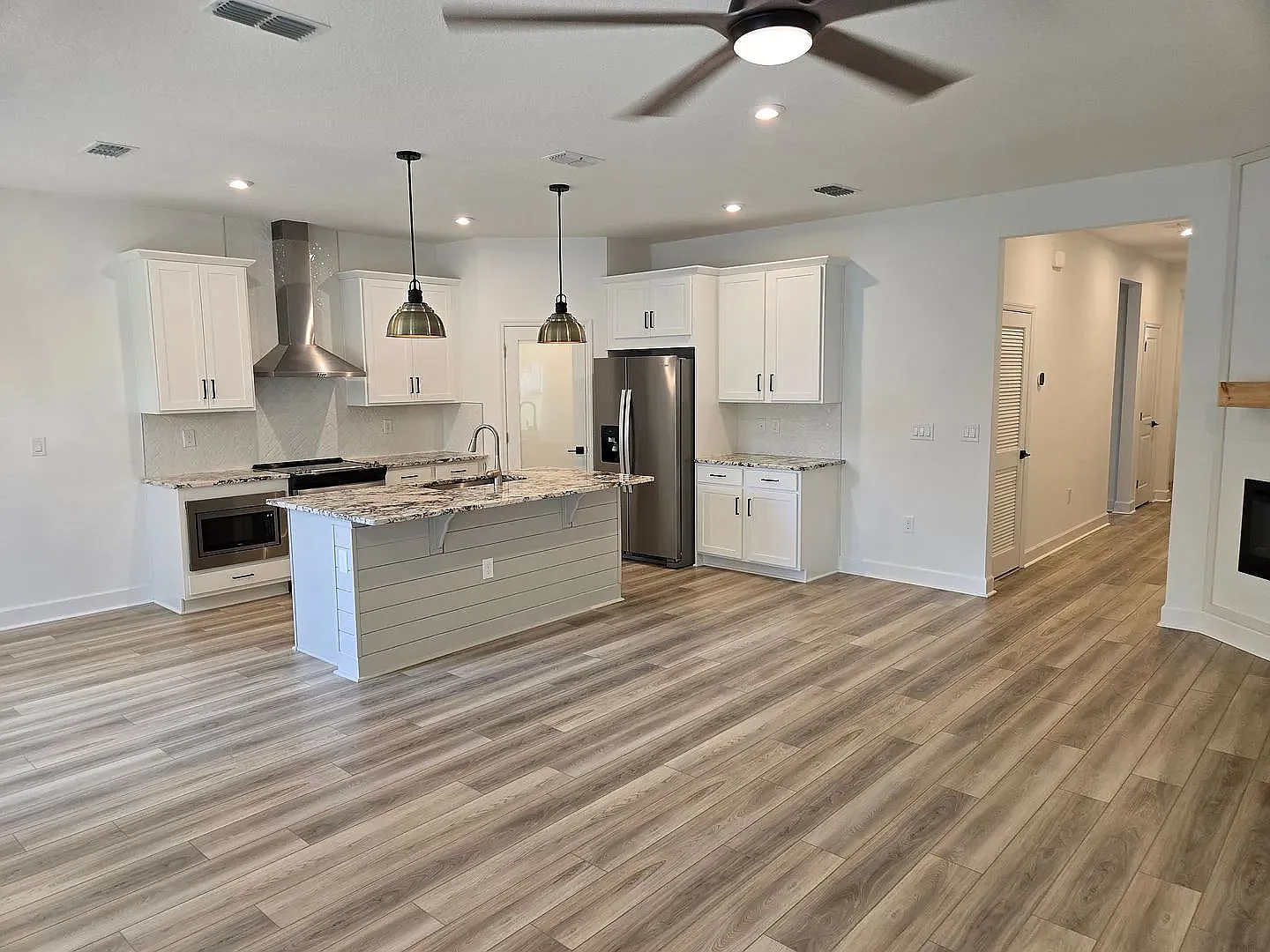 3 bed, 2202 sqft, $2,550 — Photo 4