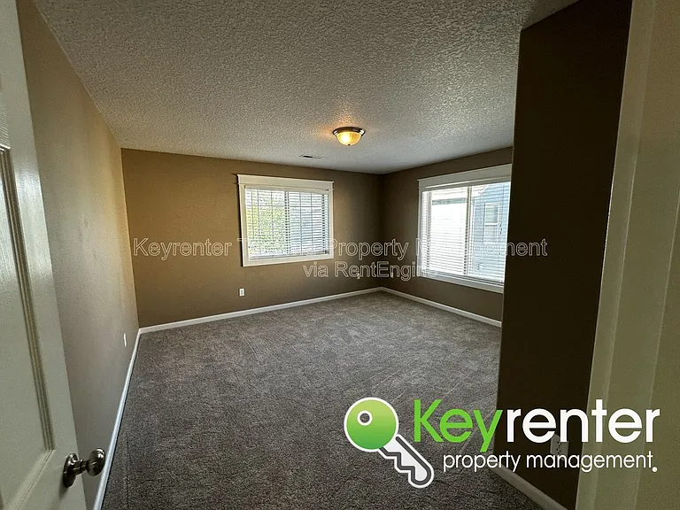 809 SE 9th Cir — Photo 10