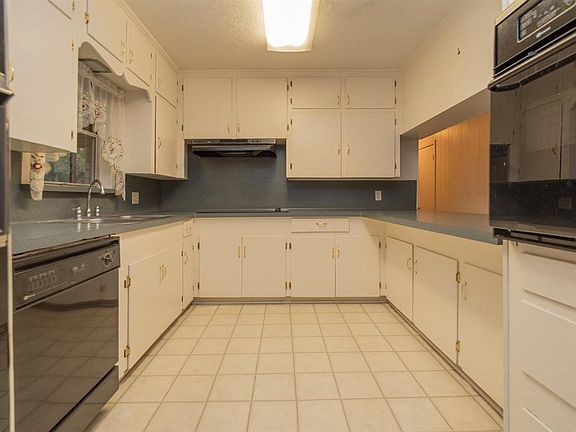 2nd image of 2619 Briggs Dr