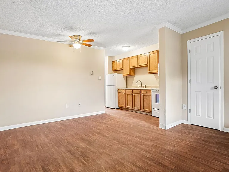 Knollwood and Tanglewood Apartments — Photo 28