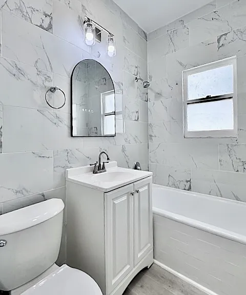 1140 E 1st St #6 — Photo 1