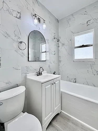 1140 E 1st St #6 Photo 1