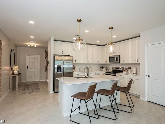 4th image of 258 Lakeside Breeze Way