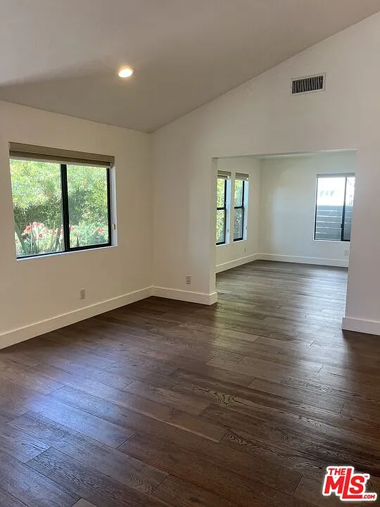 3 bed, 2.5 bath, 2166 sqft, $8,400 — Photo 4