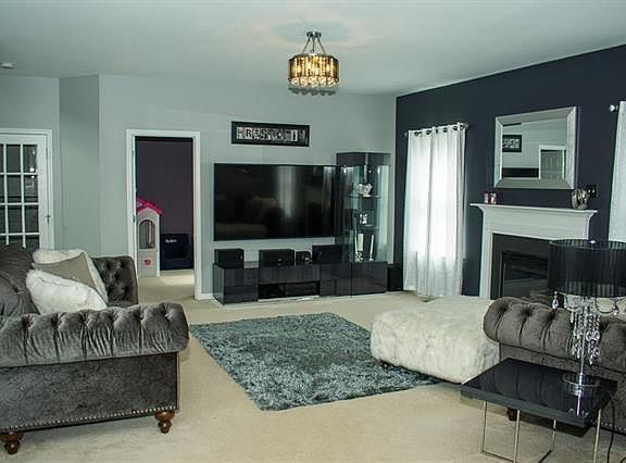 3rd image of 18 Mill Brook Ct