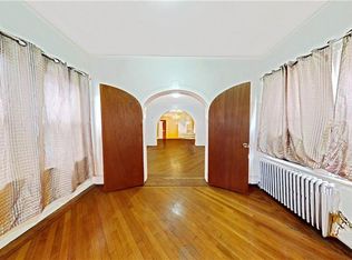 954 E 39th St, Brooklyn, NY 11210