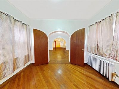 954 E 39th St, Brooklyn, NY, 11210