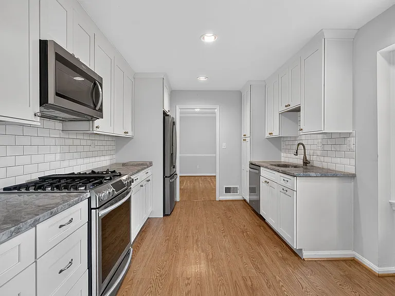 6905 Stonewood Ct — Photo 4