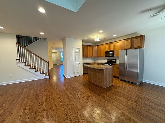 3rd image of 106 Wyndham Ln