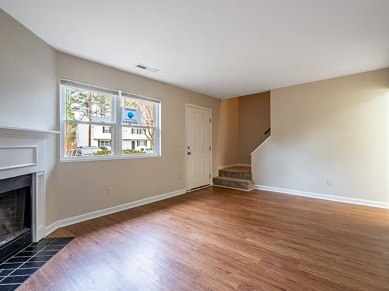 114 Bentley Pkwy #B — Photo 3