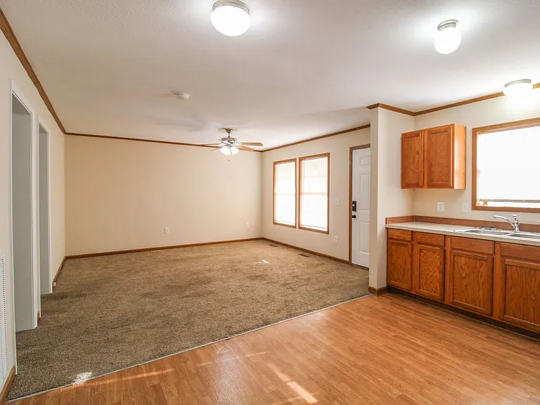 130 Meadows Ln — Photo 11