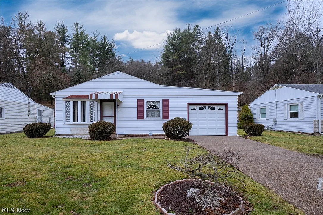 109 Greentree Ln photo 1