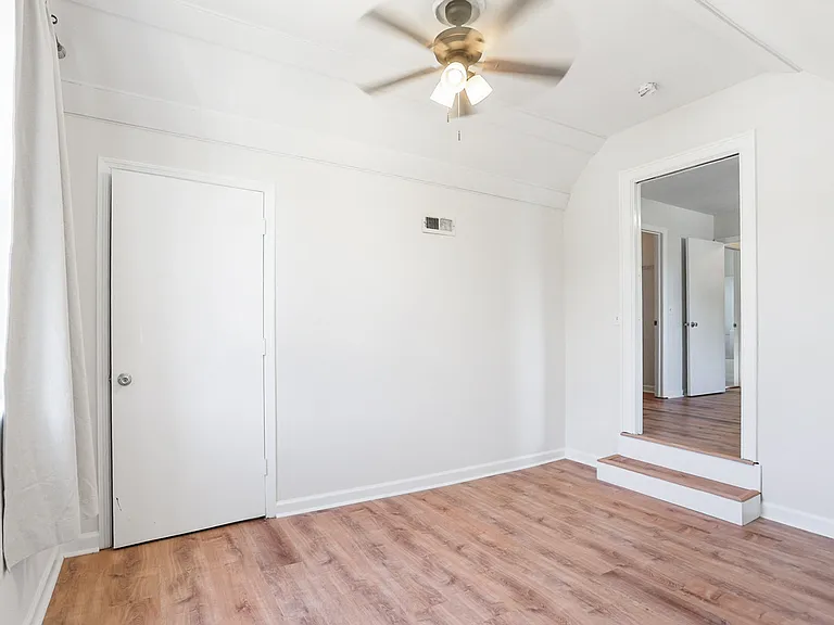 143 Cambridge Dr — Photo 11