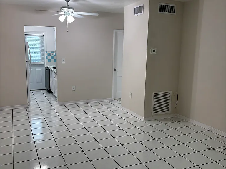 233 Phoenetia Ave #4 — Photo 3