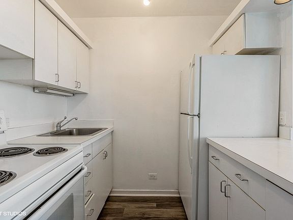 5th image of 4343 N Clarendon Ave APT 1518