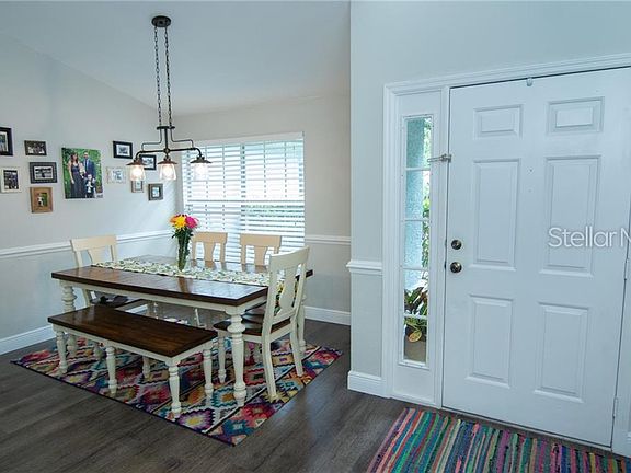 3rd image of 201 Live Oak Ct