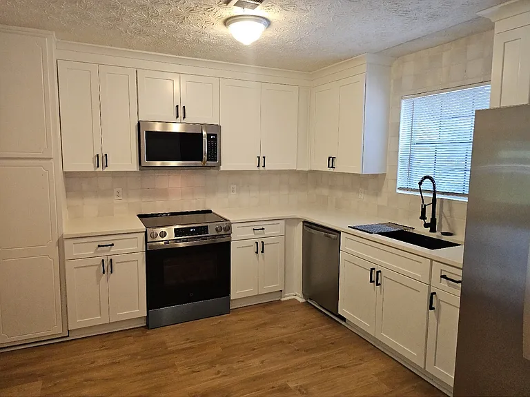490 S Jeff Davis Dr #B — Photo 13