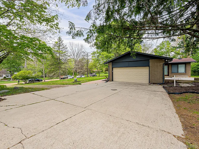 7580 Thornwood St — Photo 13