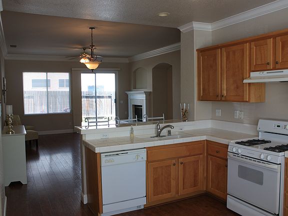 3rd image of 337 Summergrove Cir